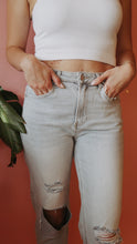 Load image into Gallery viewer, A High Rise Relaxed Jean