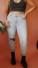 Load image into Gallery viewer, A High Rise Relaxed Jean
