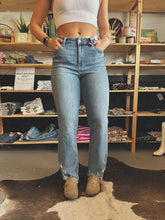 Load image into Gallery viewer, The Holly Jeans
