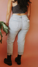 Load image into Gallery viewer, A High Rise Relaxed Jean
