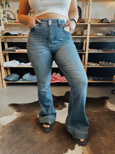 Load image into Gallery viewer, The Jolene Jeans
