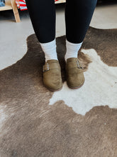 Load image into Gallery viewer, The Olive Slides
