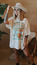 Load image into Gallery viewer, Vintage 90&#39;s Memphis Basketball Oversized Graphic Tee
