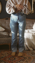 Load image into Gallery viewer, The Vintage Feel Jeans
